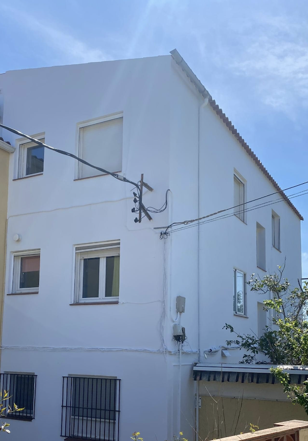 Reforma pintura façana casa unifamiliar després